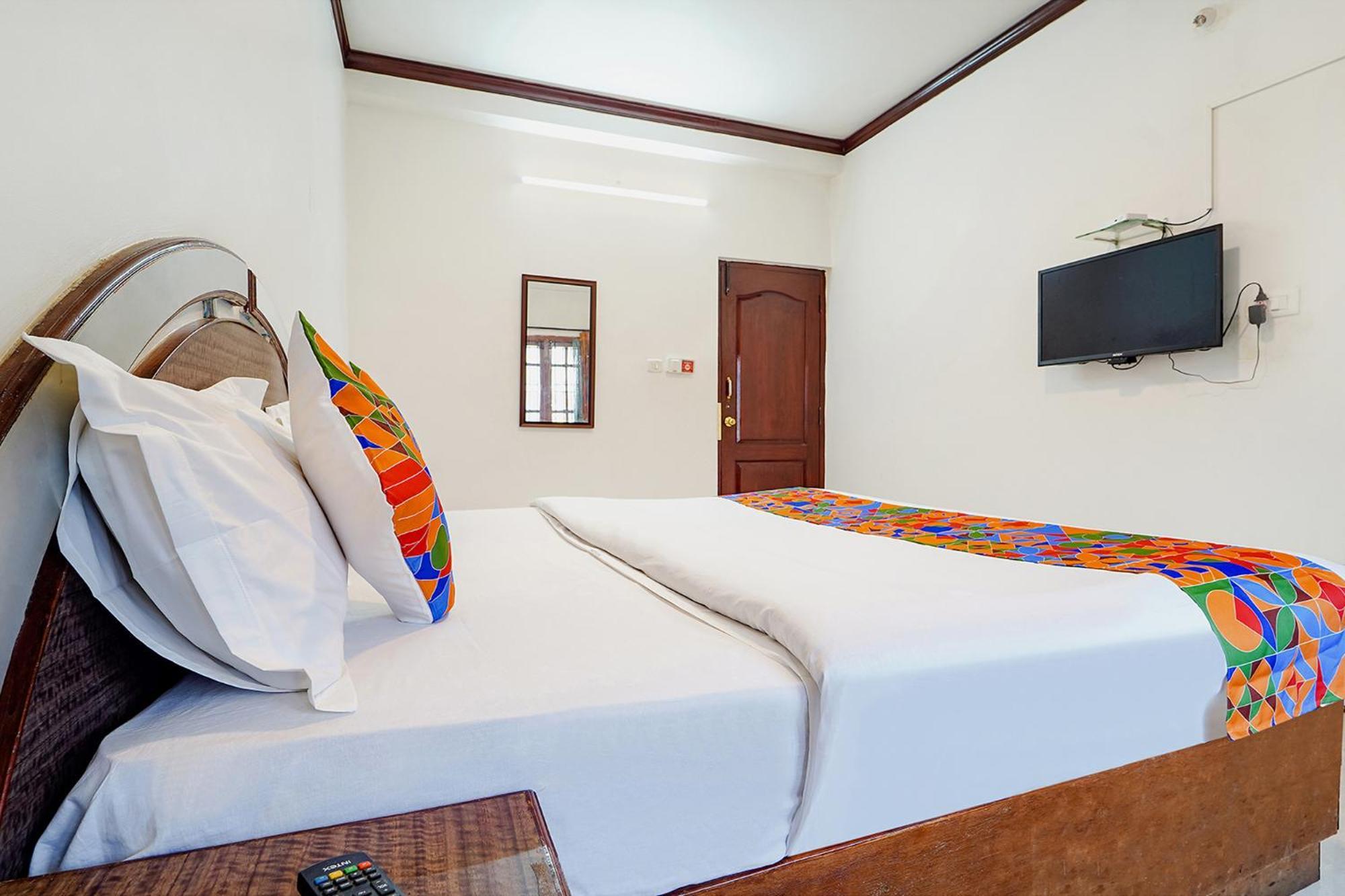 Hotel Orchid Inn Ооти Екстериор снимка