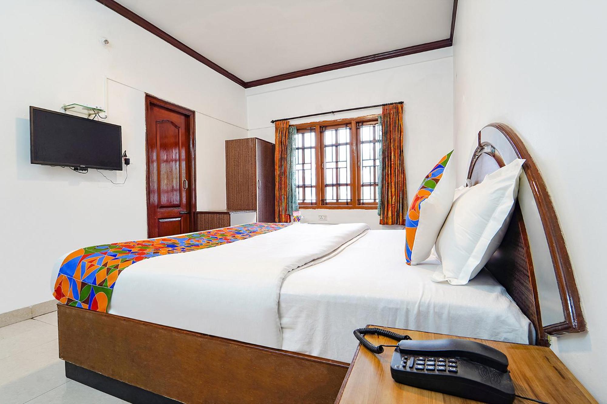 Hotel Orchid Inn Ооти Екстериор снимка