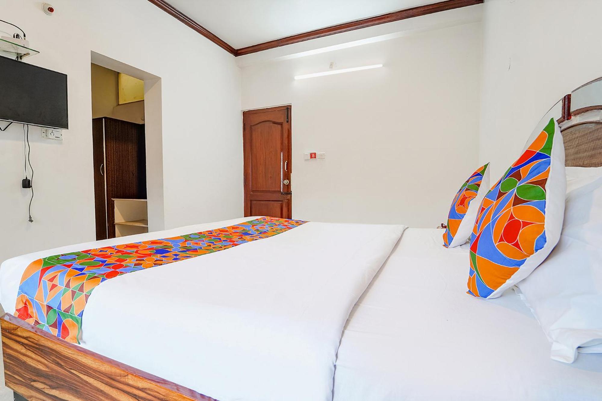 Hotel Orchid Inn Ооти Екстериор снимка